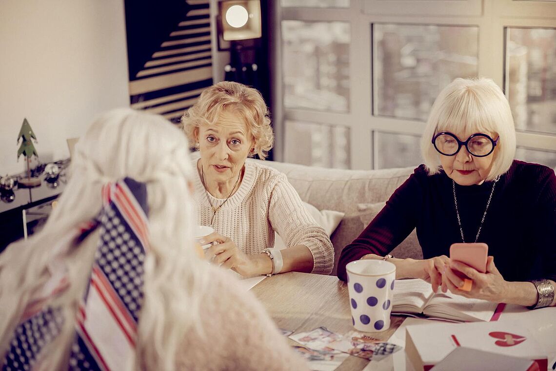 blinde Frau beim Testament besprechen