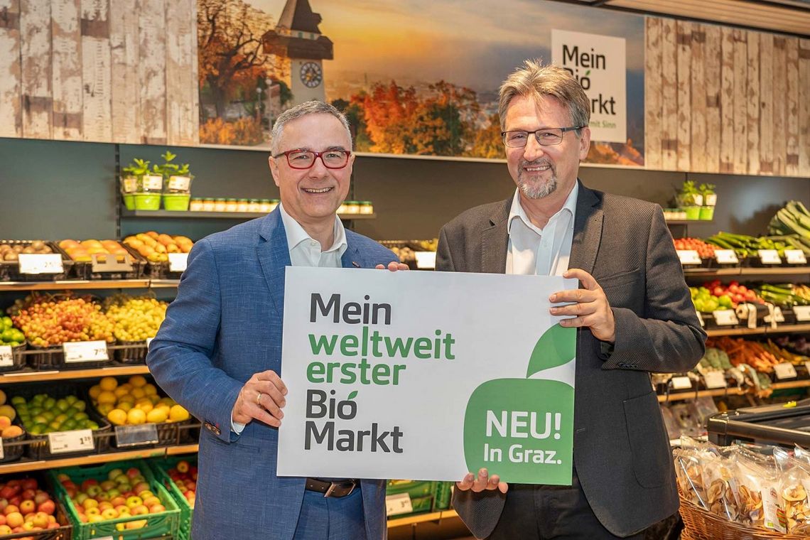 Foto von Christof Kastner und Horst Moser im Biomarkt