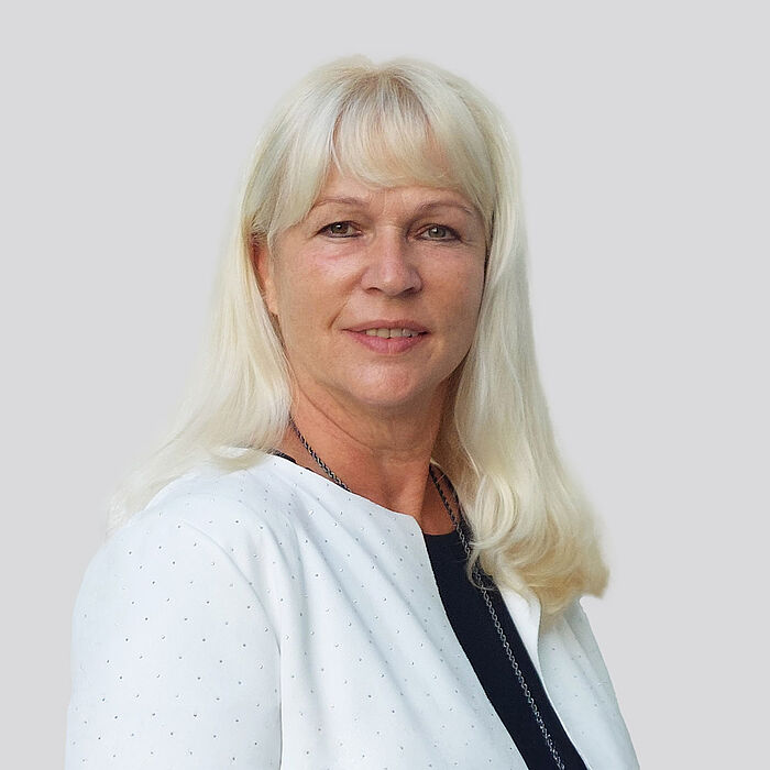 Portraitfoto Bernadette Gierlinger