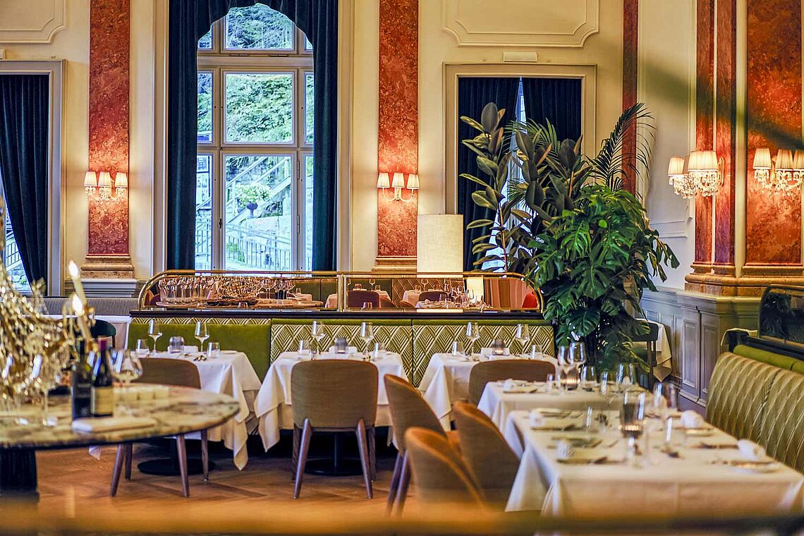 Restaurant Straubinger Saal festlich gedeckt