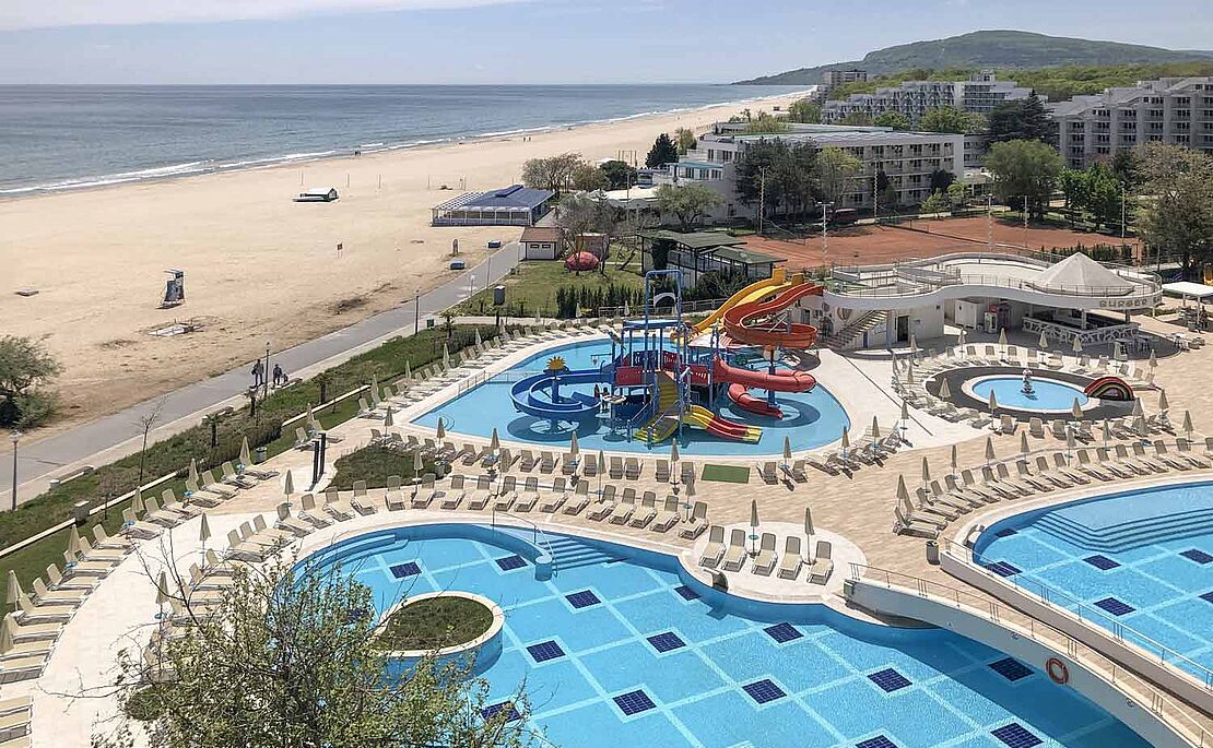 Resort mit Swimmingpools an der bulgarischen Schwarzmeerküste bei Albena