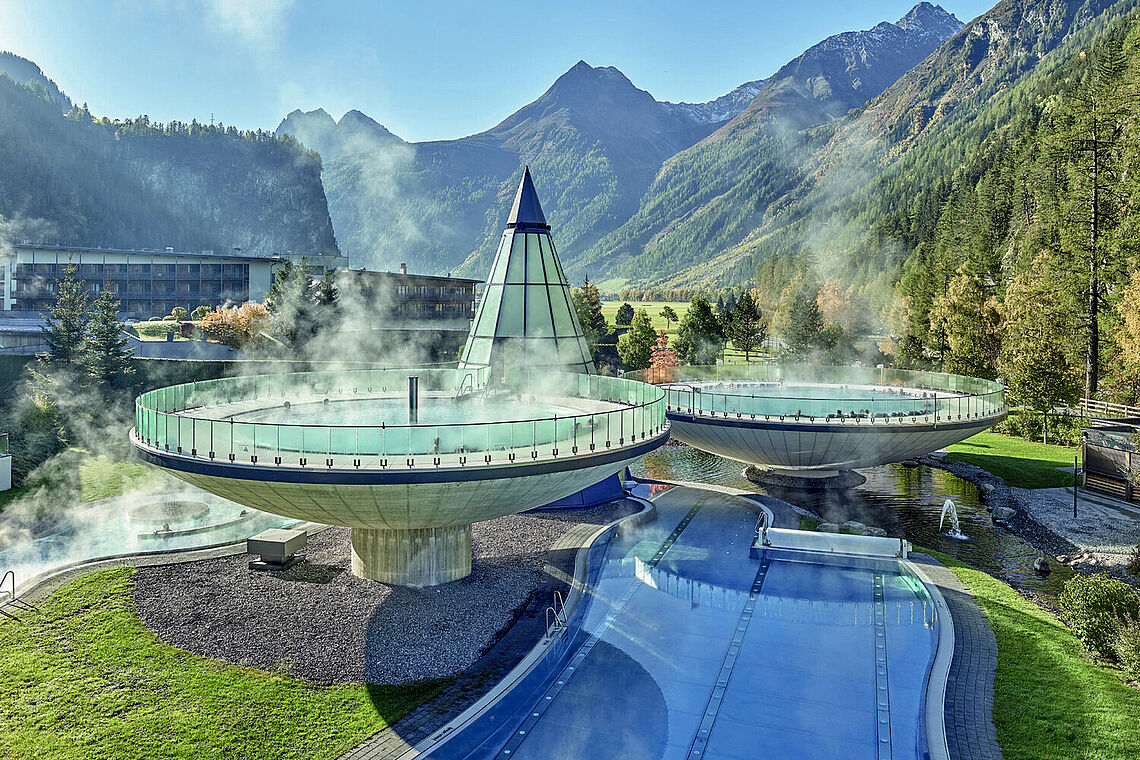 Außenansicht auf die Pools AQUA DOME Längenfeld