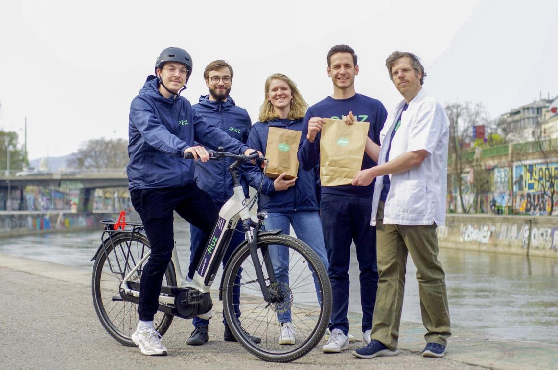 Das Pluz-Care-Team (v. l.): Rider Nino, Andre Schweighofer, Lena Hödl, Florian Schenk  und Apotheker Viktor Hafner
