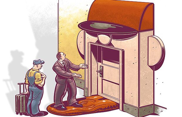 Zwei Männer vor einer Wohnung