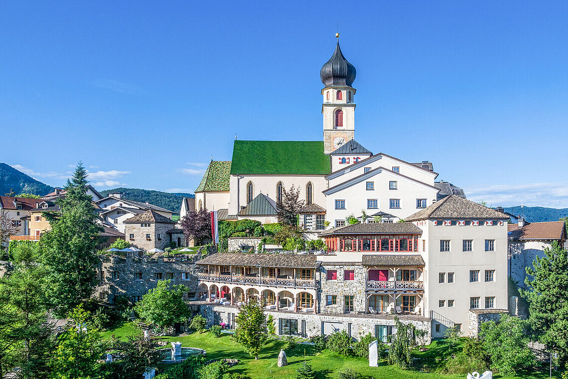 Außenansicht Vinum Hotel Turm in Völs am Schlern