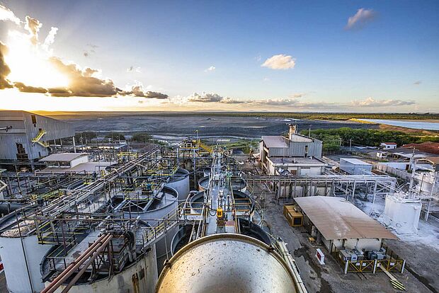 Blick auf eine Goldminenfabrik