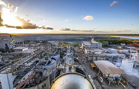 Blick auf eine Goldminenfabrik