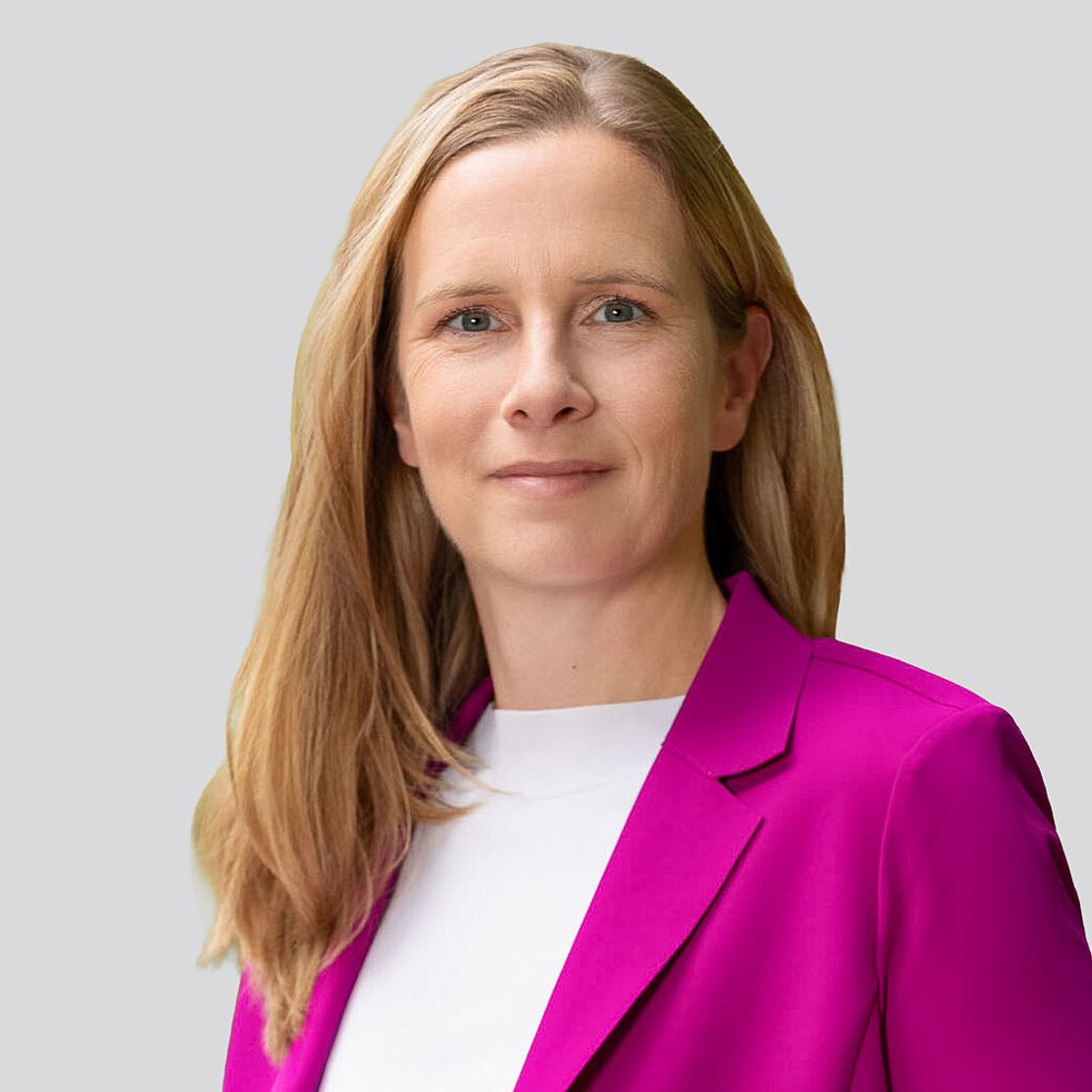 Portraitfoto Katrin Gögele-Celeda