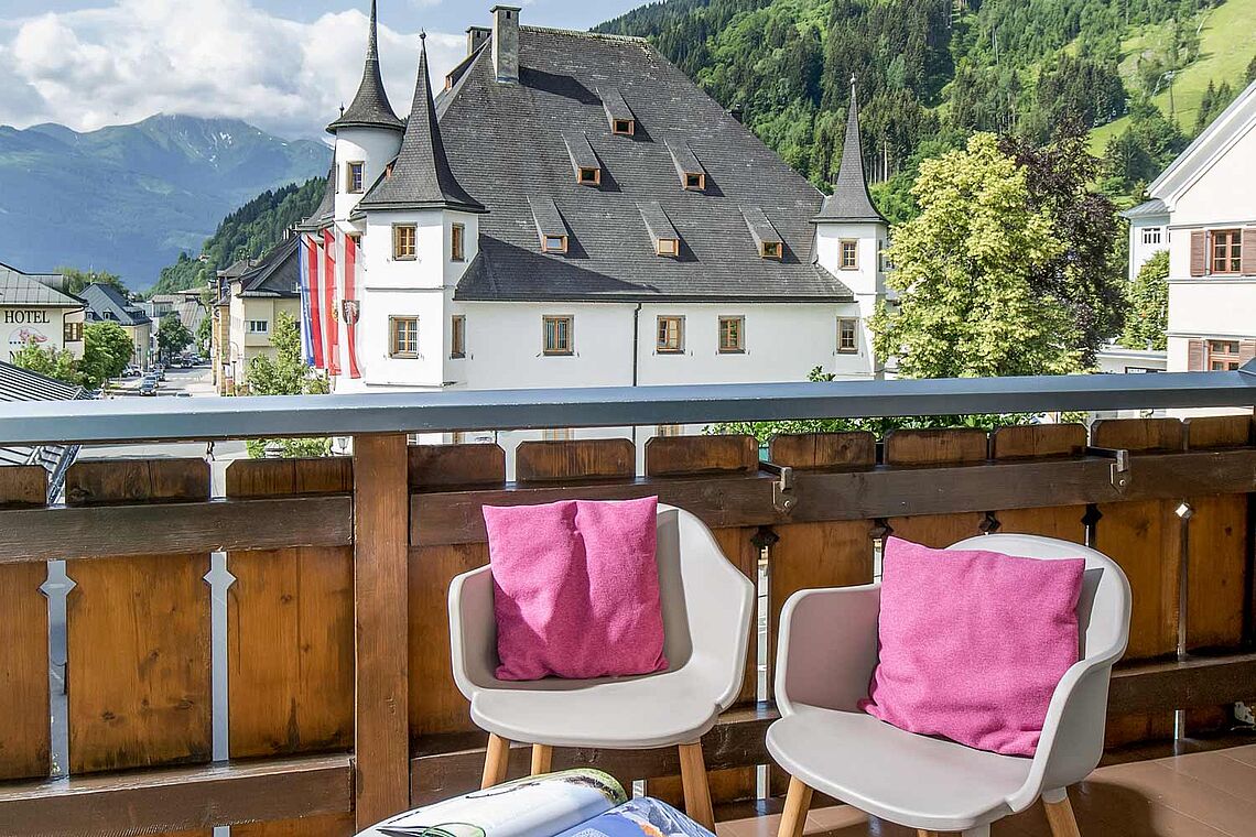 Balkon eines DZ-Deluxe Zimmers im Hotel zum Hirschen in Zell am See-Kaprun