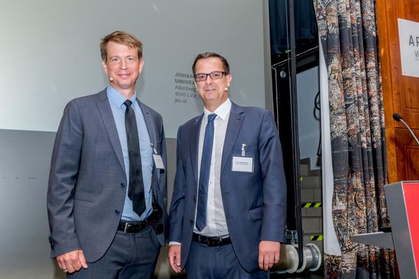 Christoph Teller und Ernst Gittenberger vom Institut für Handel, Absatz und Marketing an der Johannes Kepler Universität in Linz