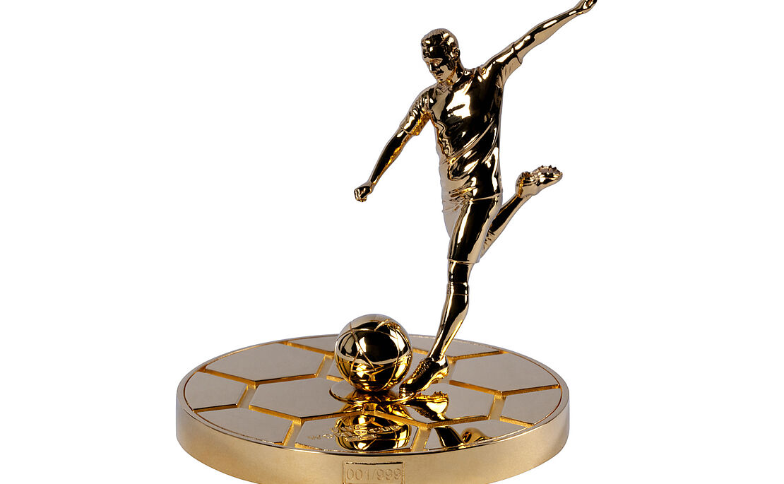 Goldene Münze, mit einer Miniskulptur eines Fußballspielers