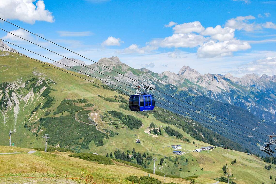 Blaue Gondel der Galzigbahn St. Anton am Arlberg