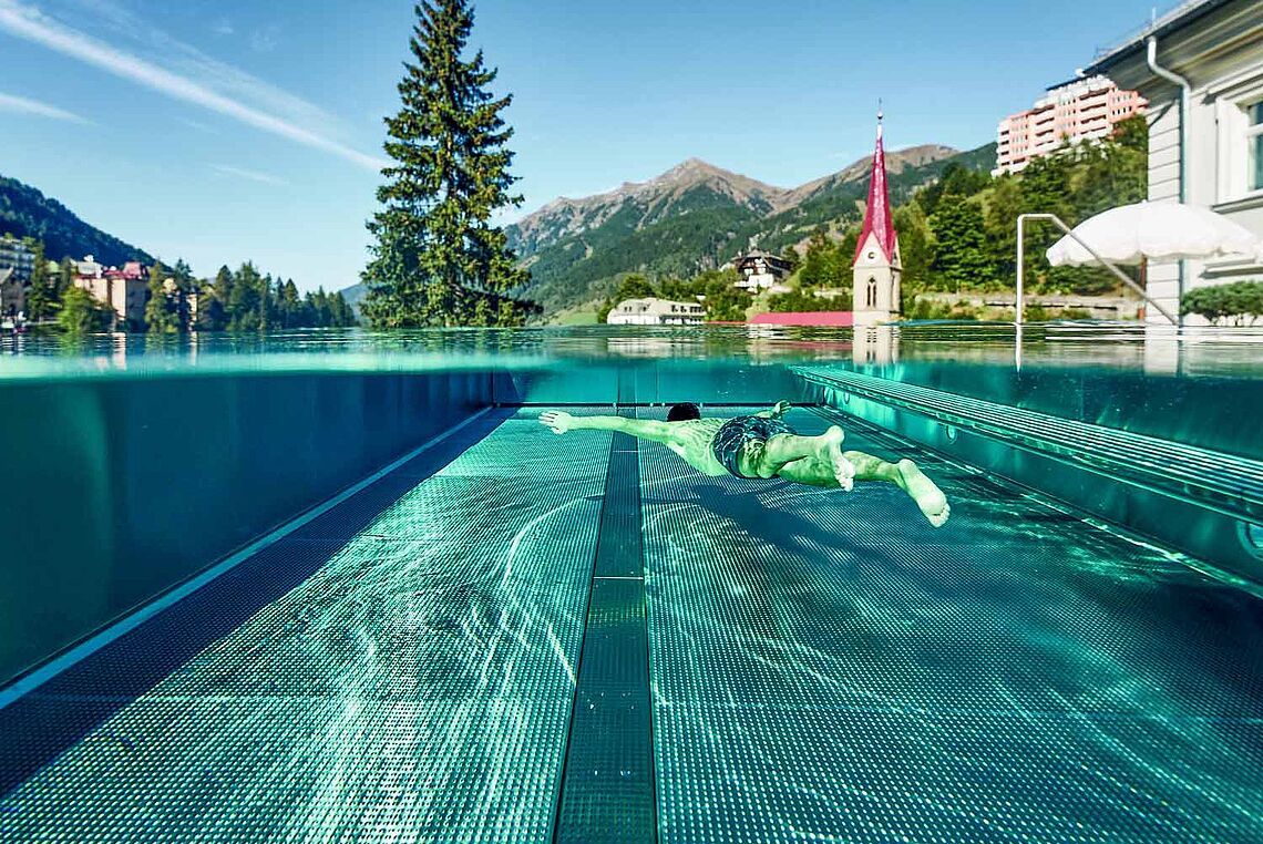 Außenpool des SPA ROSA im Straubinger Grand Hotel in Bad Gastein