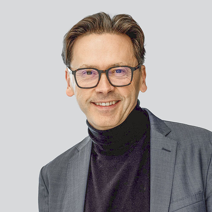 Portraitfoto Thomas Pöchheim