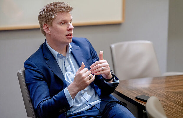 Iain Stealey, J.P. Morgan Asset Management