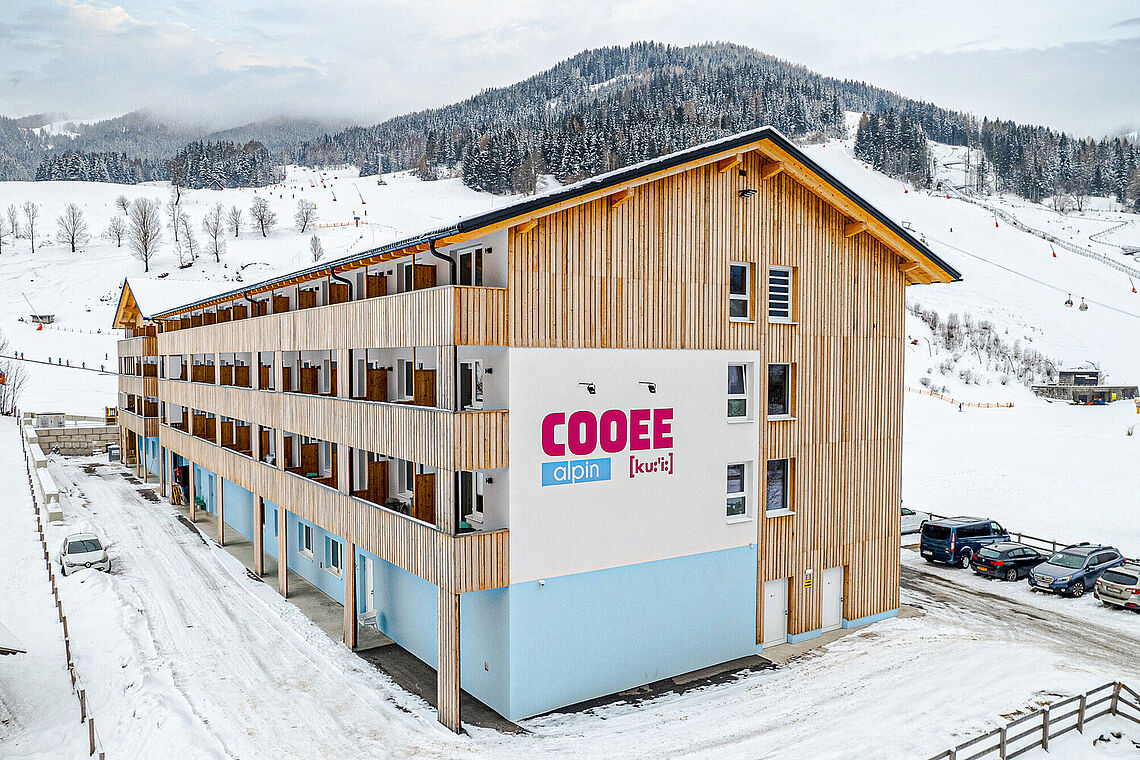 Außenansicht im Winter COOEE alpin Hotel Bad Kleinkirchheim