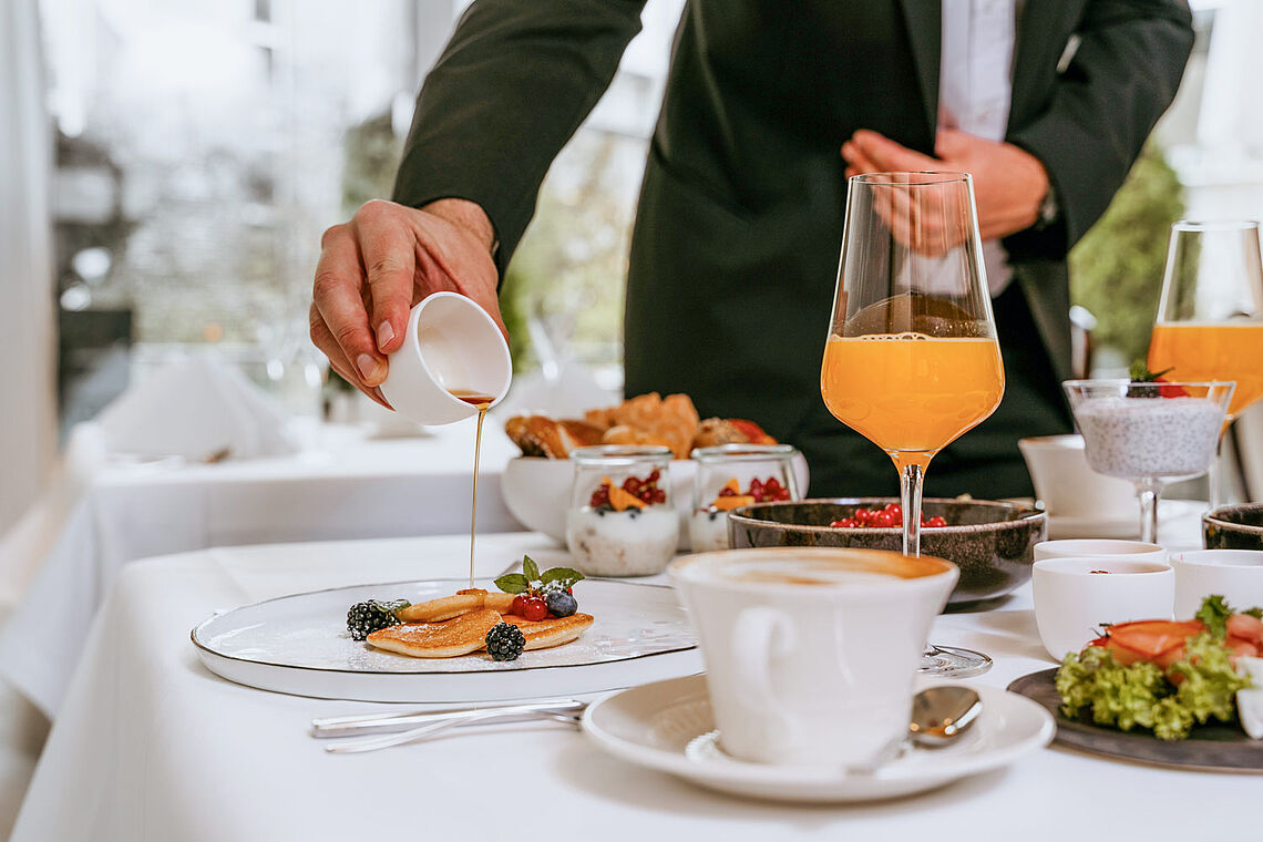 Frühstück im Olivs Hotel Vier Jahreszeiten Starnberg
