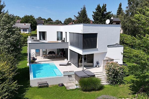 PRESSBAUM – LUXUSVILLA IM GRÜNEN MIT MEDITERRANEM FLAIR