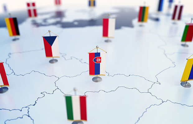 Landkarte mit der jeweiligen Landesflagge darauf