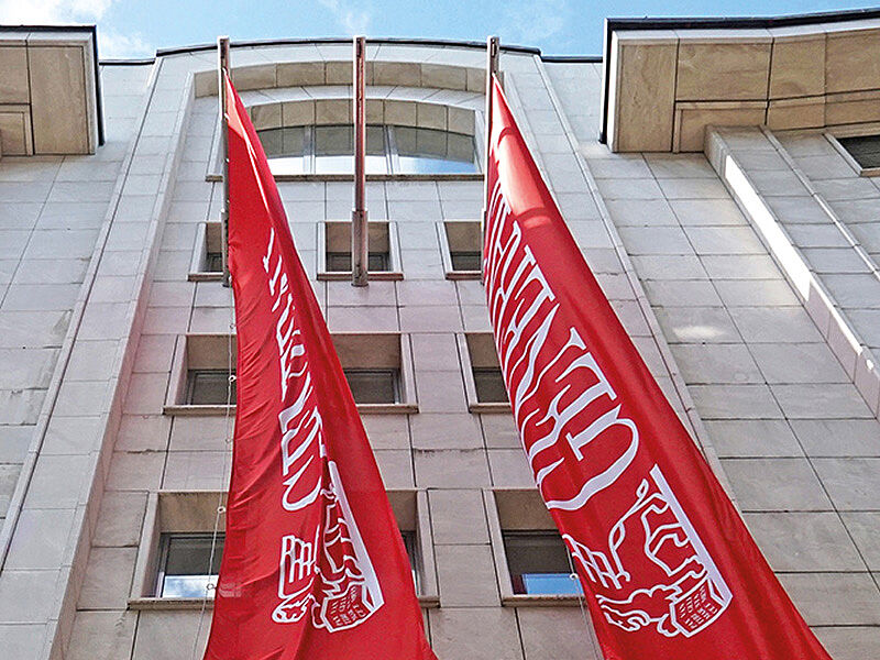 copyright Generali Gebäude mit Fahnen von Generali