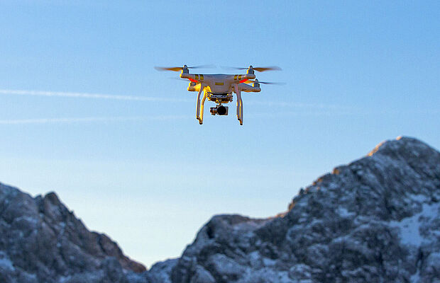 Drohne von Frequentis am Himmel