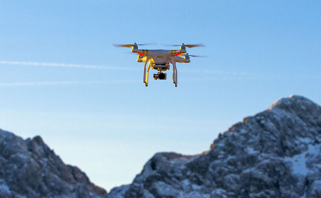 Drohne von Frequentis am Himmel