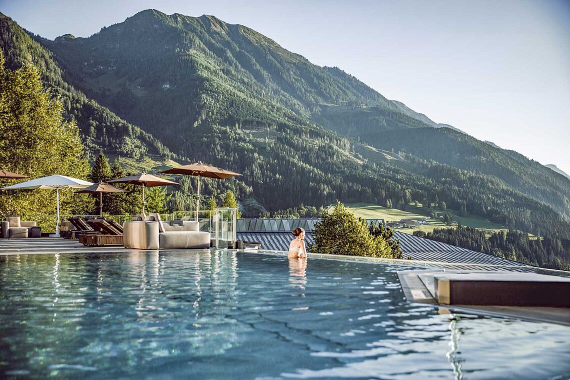 Infinity-Rooftop-Pool Hotel Alpina Alpendorf