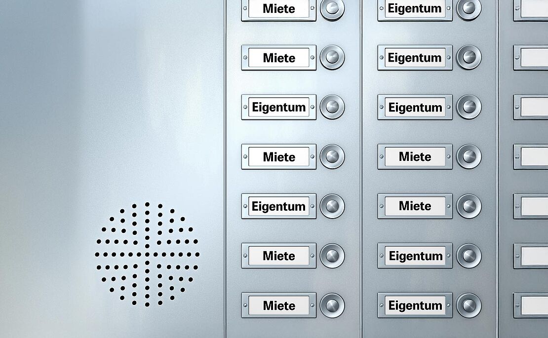 Gegensprechanlage mit den Worten "Miete" und "Eigentum" statt Namen