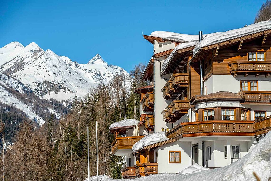 Außenansicht im Winter Panoramahotel Lärchenhof