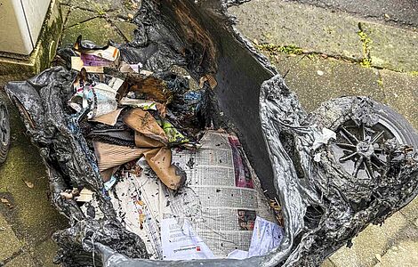 Brand in einer Mülltonne