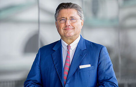 Karl-Heinz-Strauss