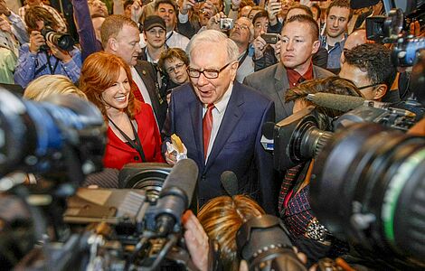 Buffett in der Publikumsmasse