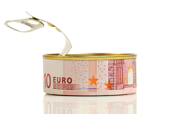 Thunfischdose mit 10-Euro-Banderole