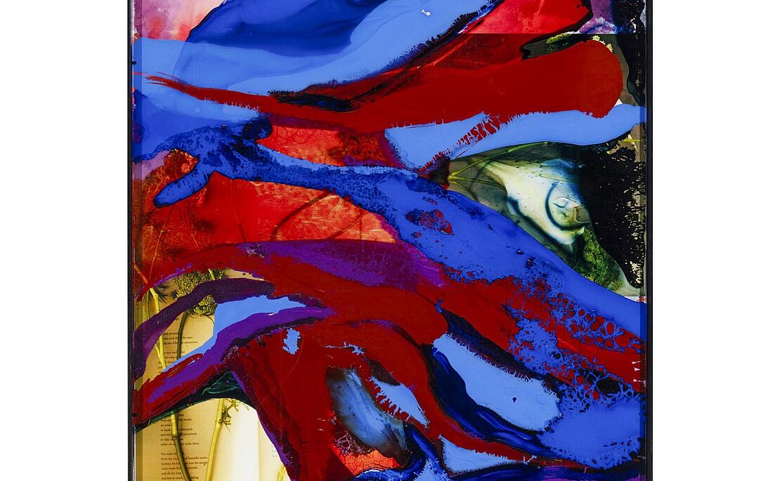 Bild mit kräftigen Farbtönen in rot, blau und grün