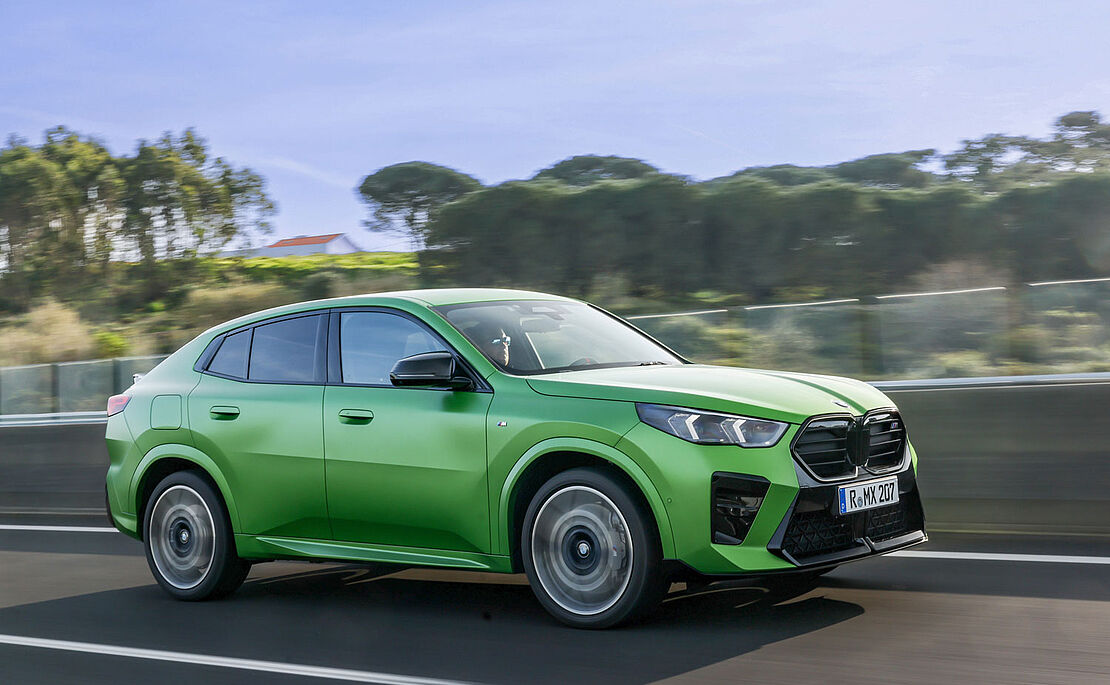 Grüner BMW X2