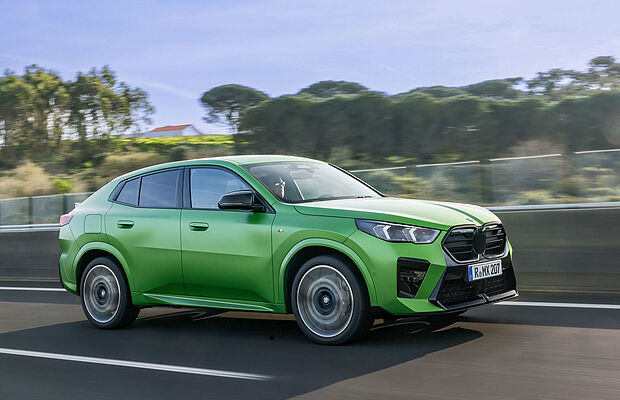 Grüner BMW X2