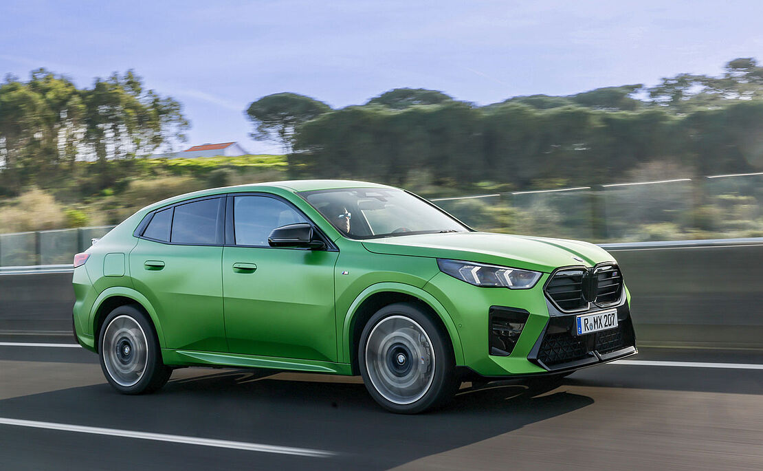 Grüner BMW X2