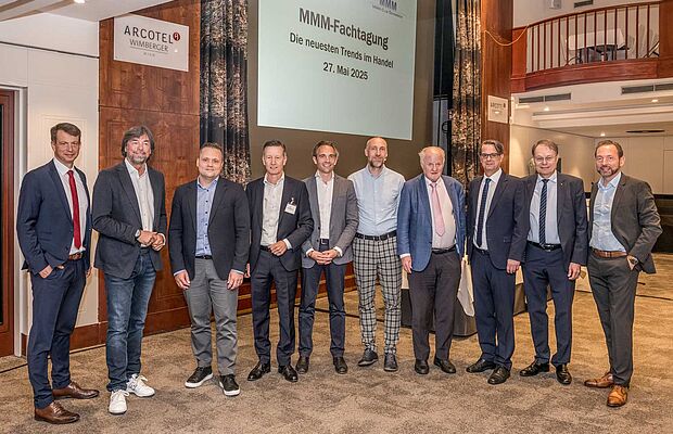 MMM-Fachtagung am 27. Mai 2025 mit Vorträgen von Christoph Teller (JKU Linz), Franz Koll (Intersport Österreich), Thomas Stadler (Stadler Immobilien), Paul Unterluggauer (Tchibo), Gerald Resch (Bankenverband), Ronald Würflinger (Billa Stiftung Blühendes Österreich), Georg Wailand (MMM Club Österreich & GEWINN), Ernst Gittenberger (JKU Linz), Gerhard Drexel (Spar) und Roman Postl (Tomra Collection)