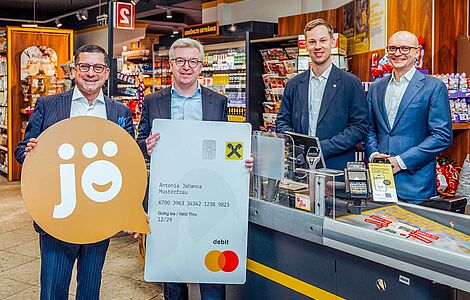 Foto von Michael Höllerer, Raiffeisen NÖ-Wien, Marcel Haraszti, REWE International, Alexander Merklein und Nikolai Scheurecker, jö Bonus Clubs 