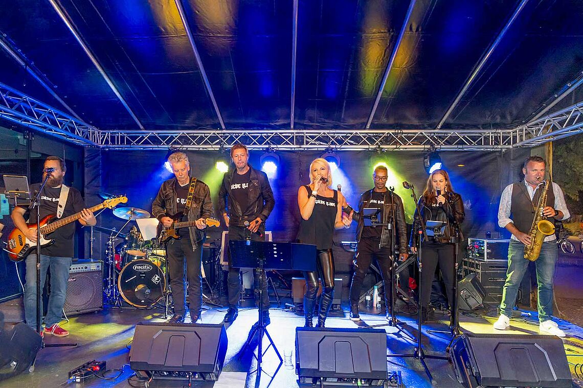 Die Innungsmeisterin als flotte Lead-Sängerin