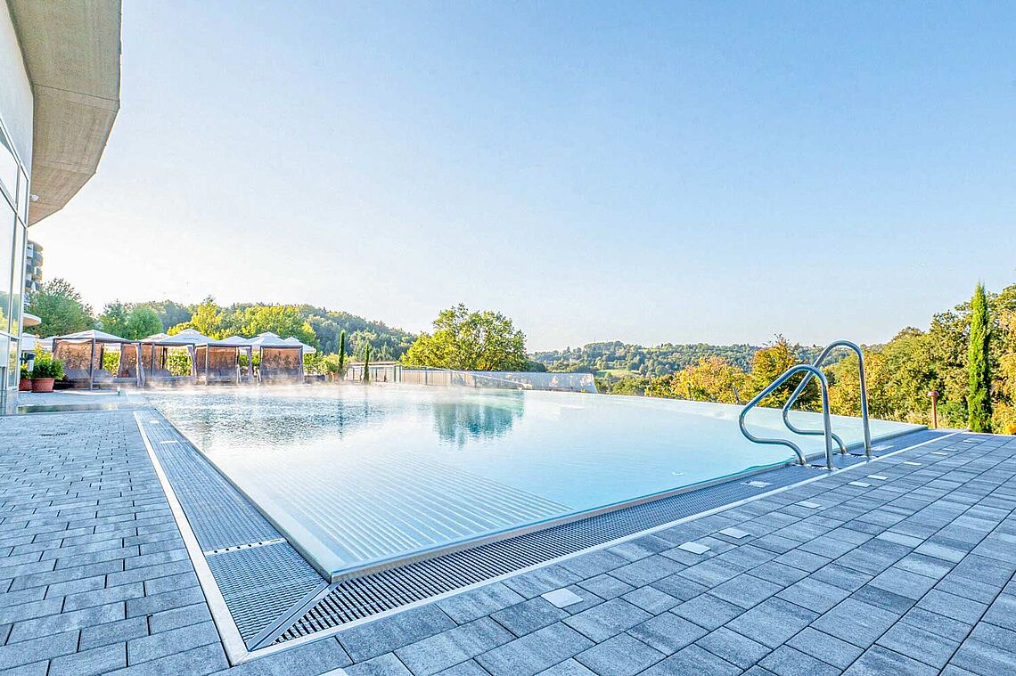 Panoramapool mit Blick in die Landschaft Allegria Resort Stegersbach