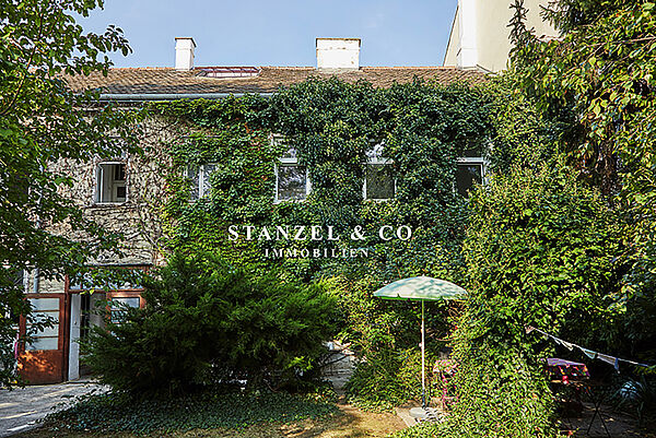 KLEINES ZINSHAUS MIT AUSBAUMÖGLICHKEIT