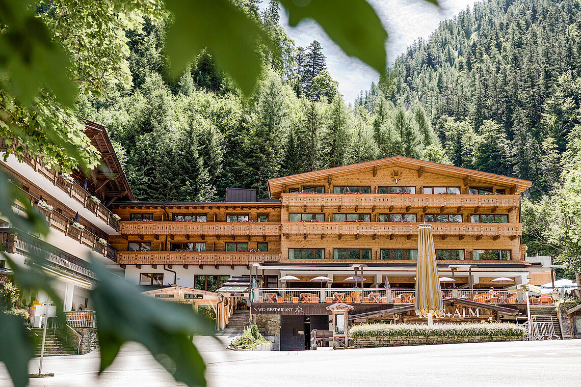 Außenaufnahme Naturhotel DIE ENG am großen Ahornboden