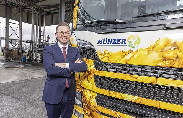 Ewald-Marco Münzer vor einem LKW