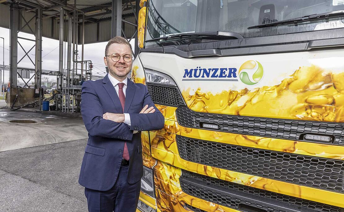 Ewald-Marco Münzer vor einem LKW