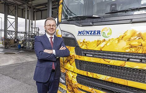 Ewald-Marco Münzer vor einem LKW