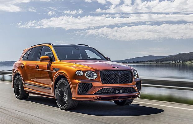 Ocker glänzendes Modell Bentley Bentayga