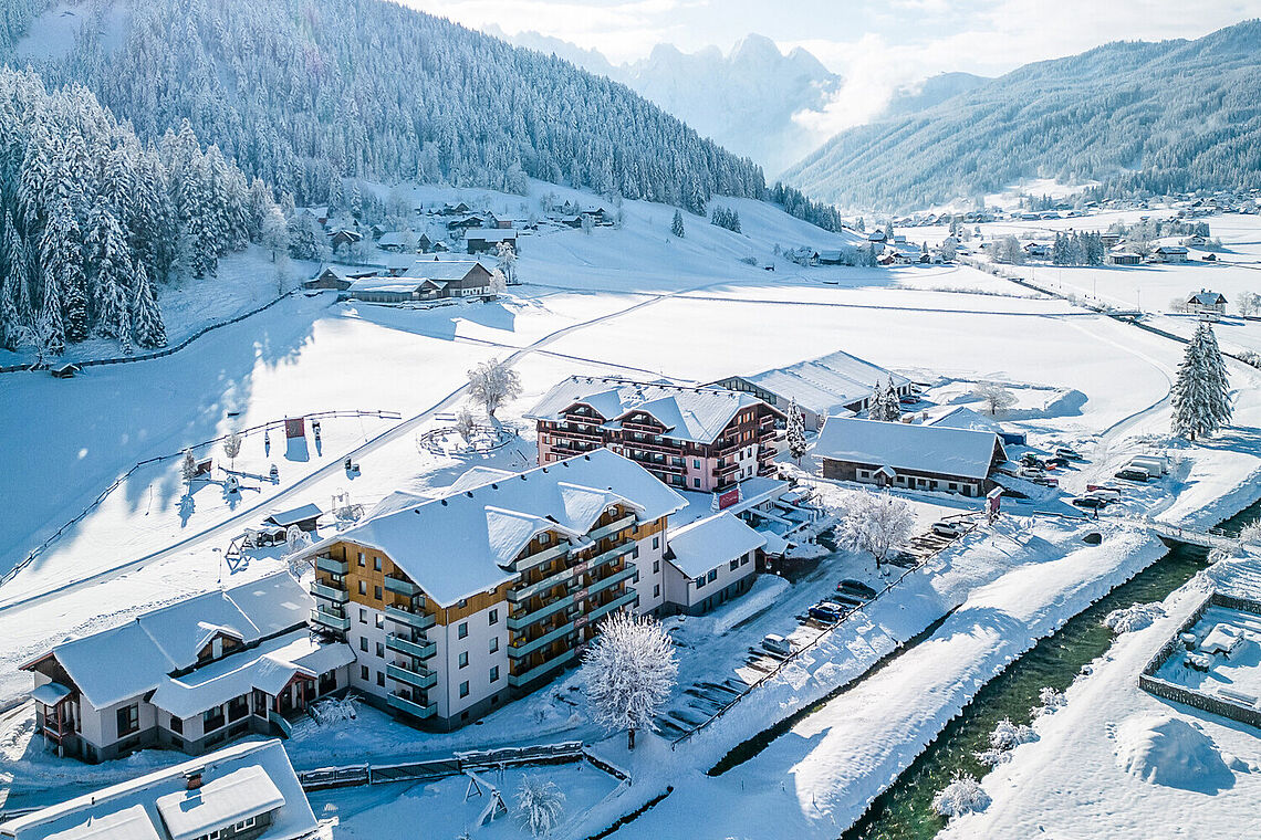 Außenansicht im Winter Vitalhotel Gosau