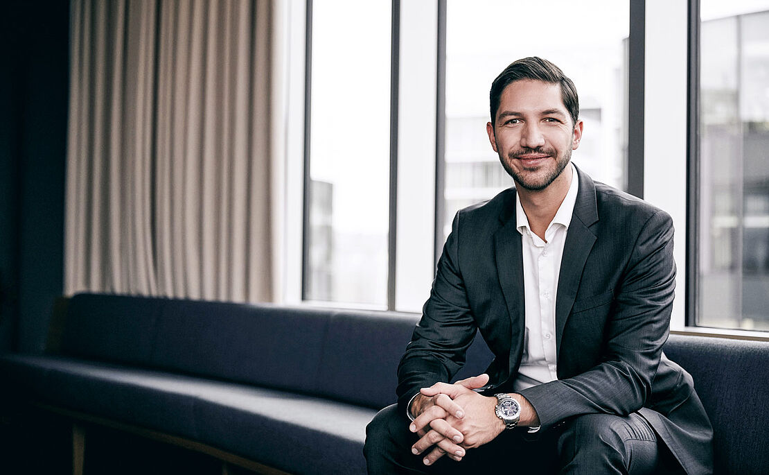 Porträt Lukas Enzersdorfer-Konrad, Bitpanda