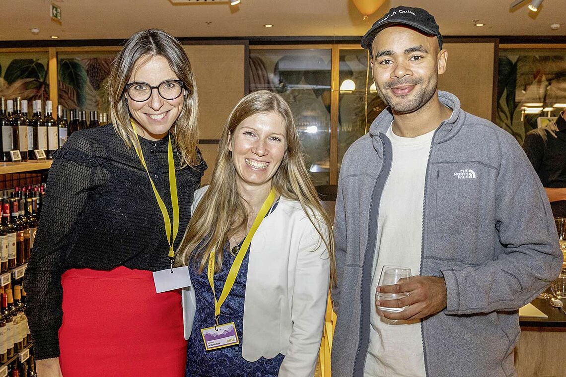 Foto von Nadina Ruedl (Gründerin Pflanzerei), Verena Wiederkehr (Billa Head of Plant-based) und Michael Fink (Marketing und Advertising BettaF!sh).